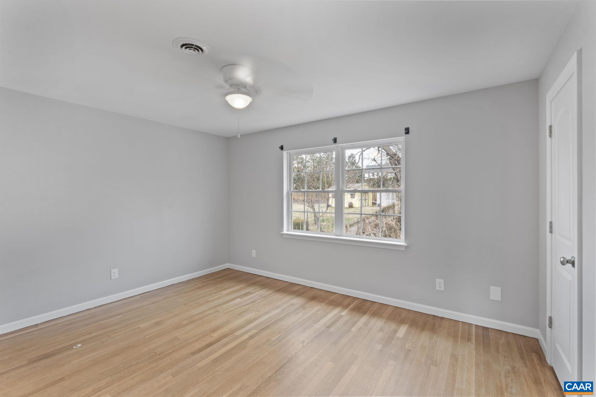 827 SAINT CLAIR AVE