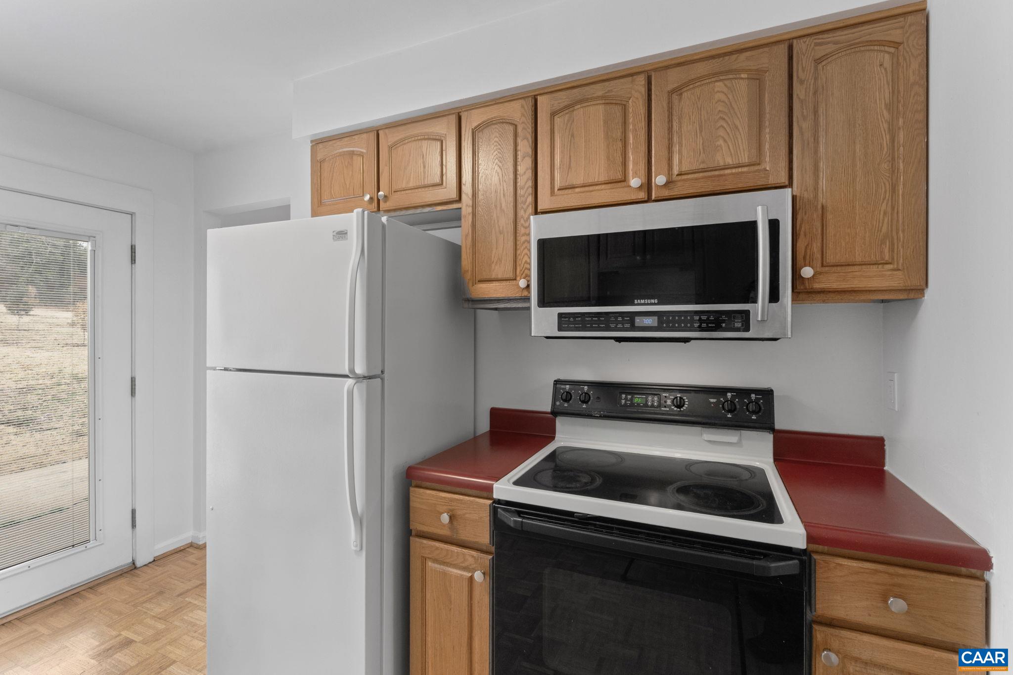 827 SAINT CLAIR AVE