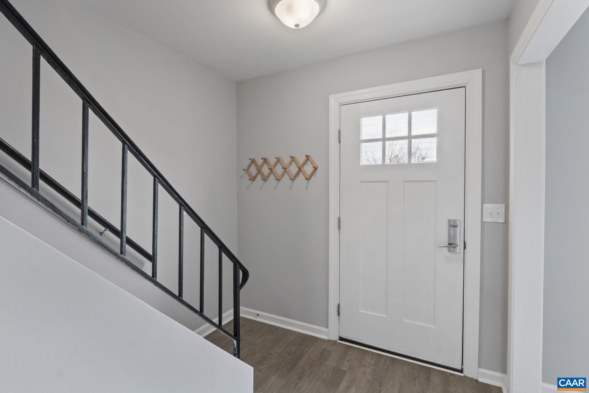827 SAINT CLAIR AVE