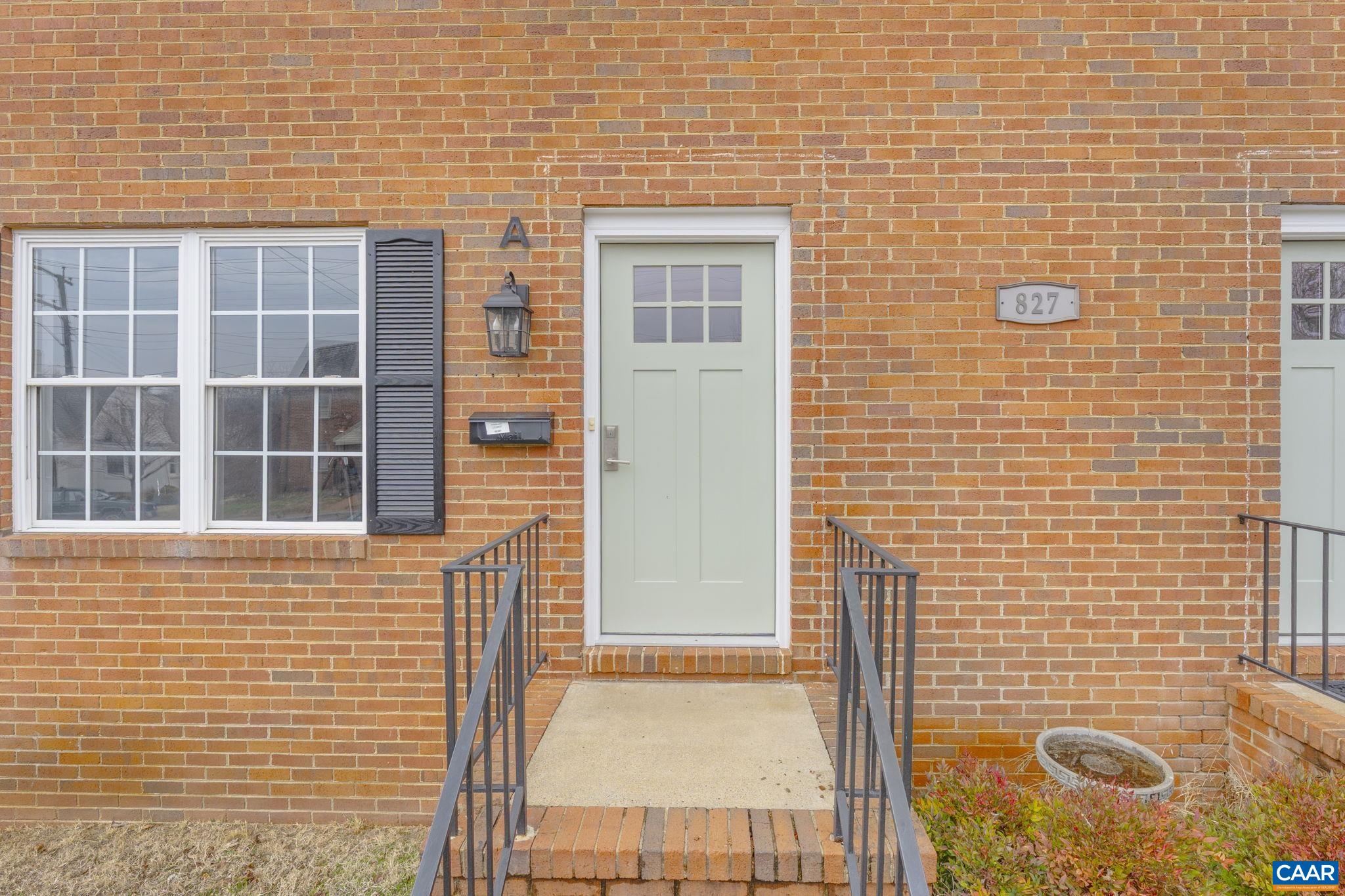 827 SAINT CLAIR AVE