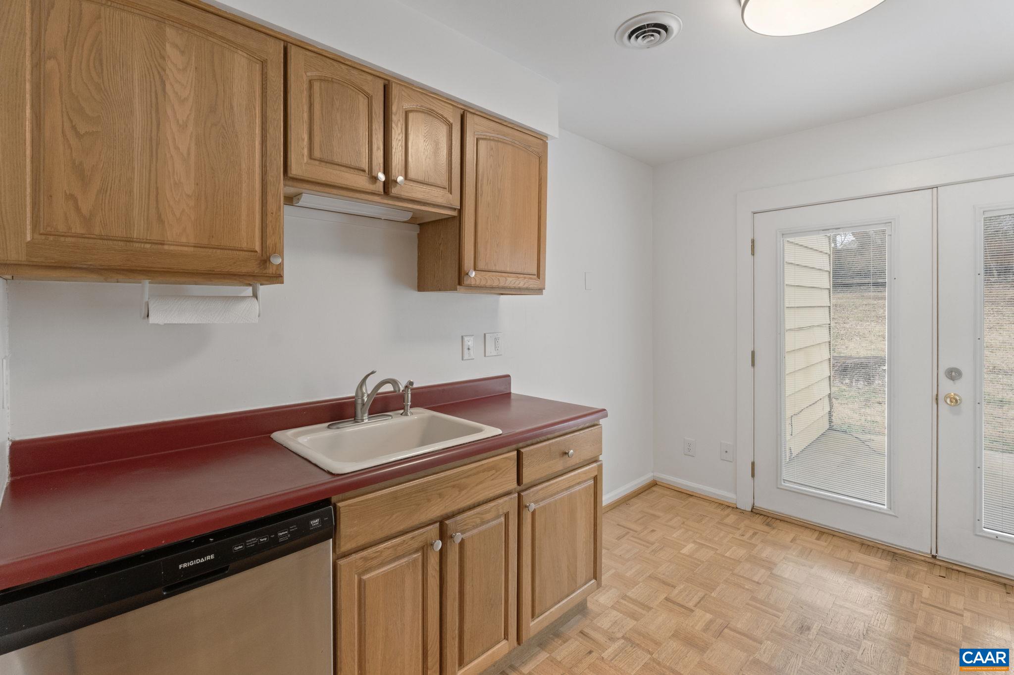 827 SAINT CLAIR AVE