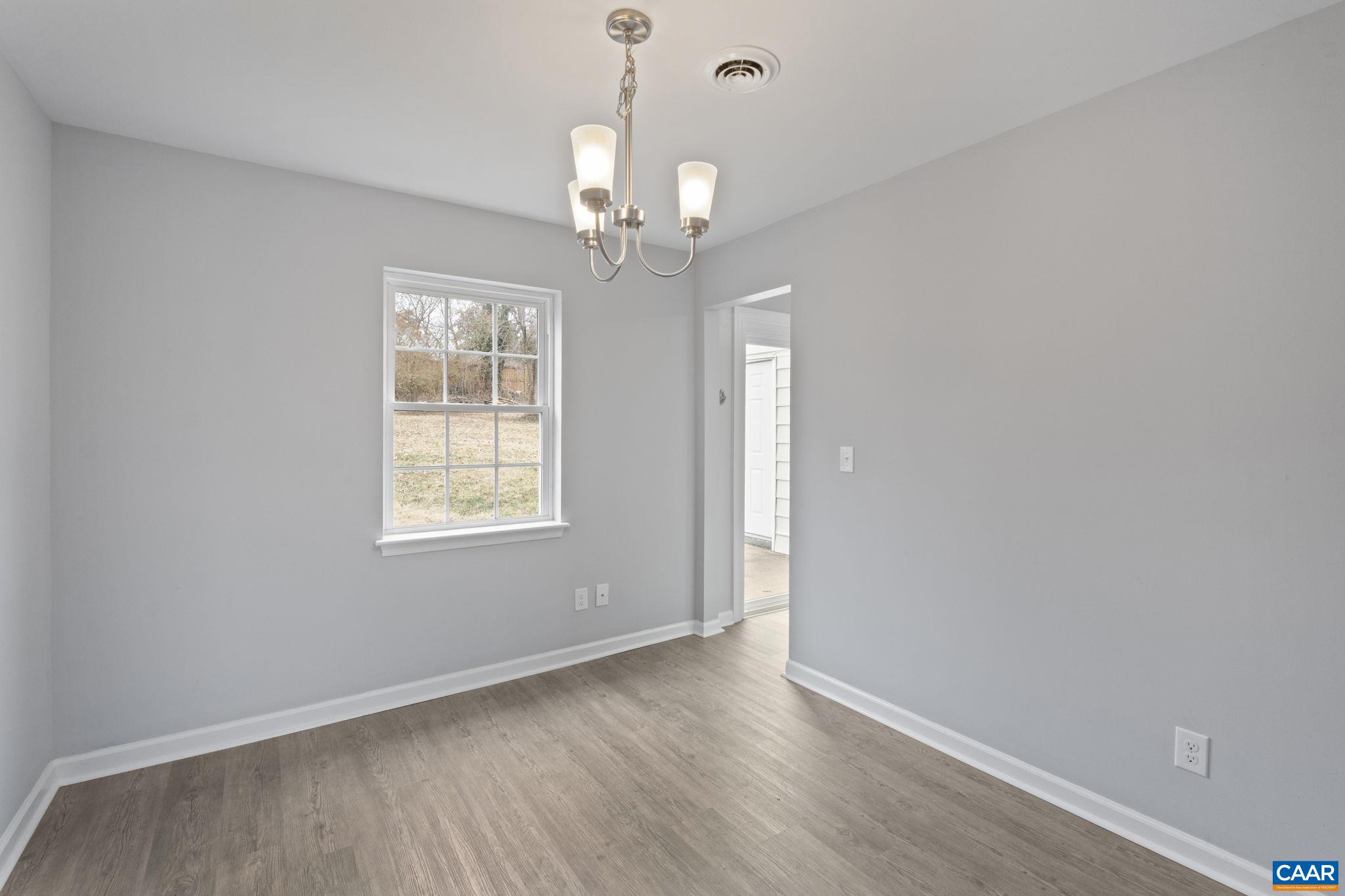 827 SAINT CLAIR AVE