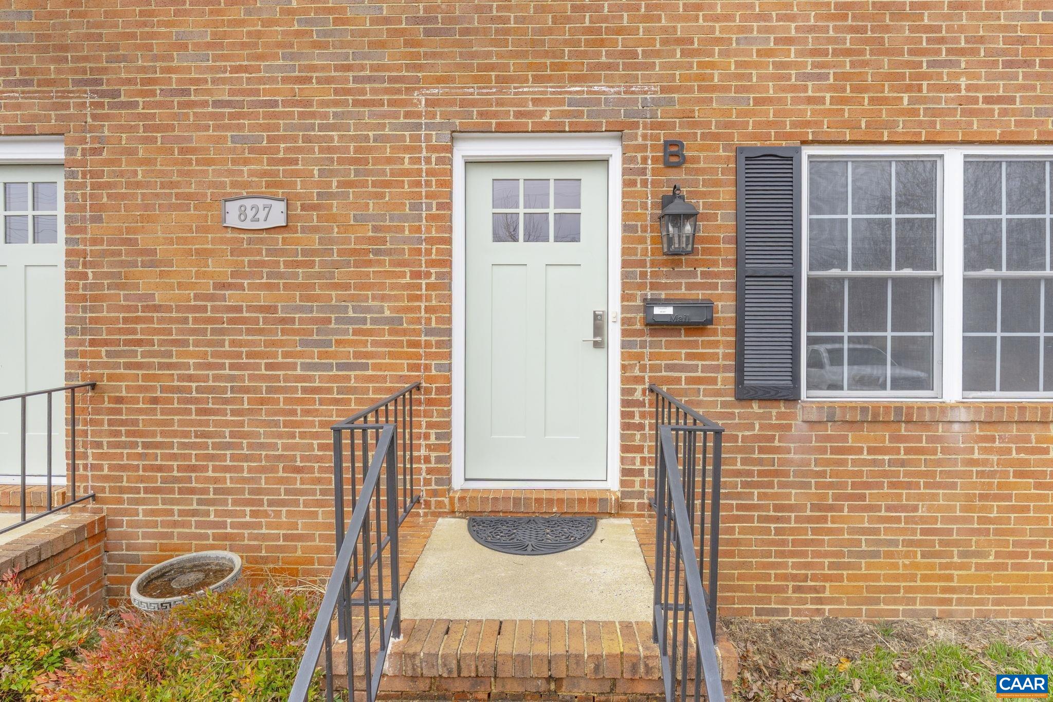 827 SAINT CLAIR AVE