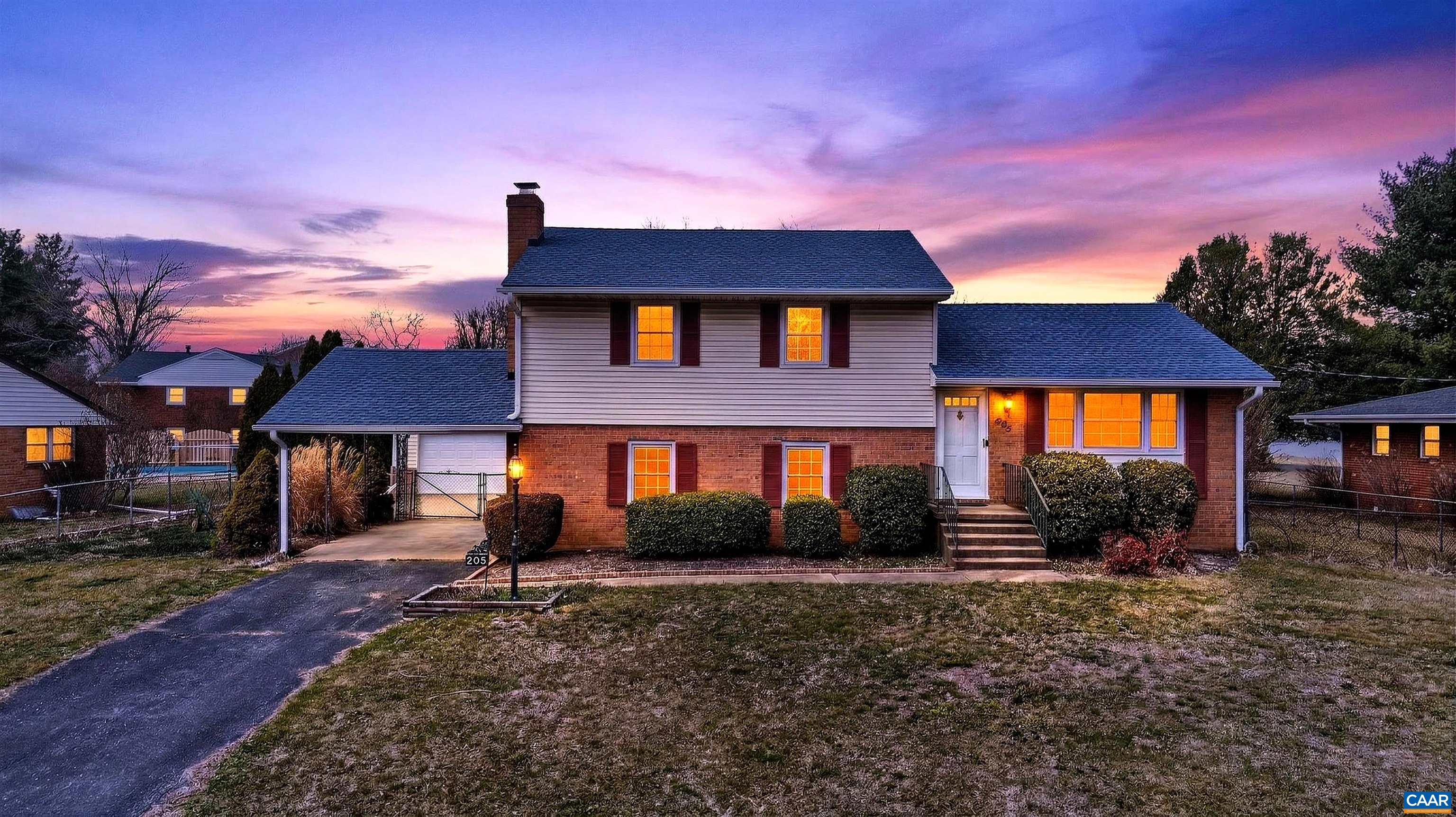 205 STONEWALL DR