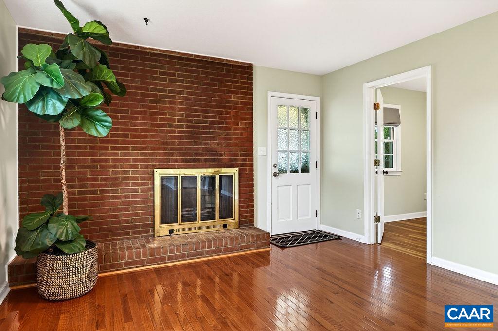 205 STONEWALL DR
