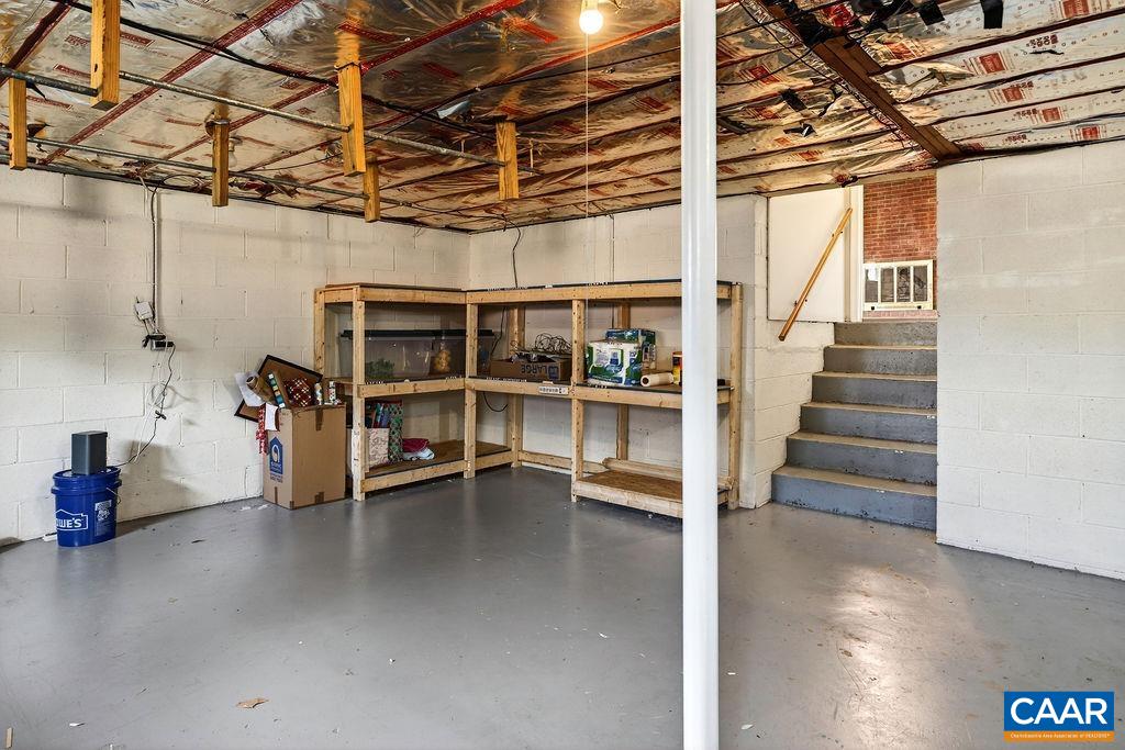 205 STONEWALL DR