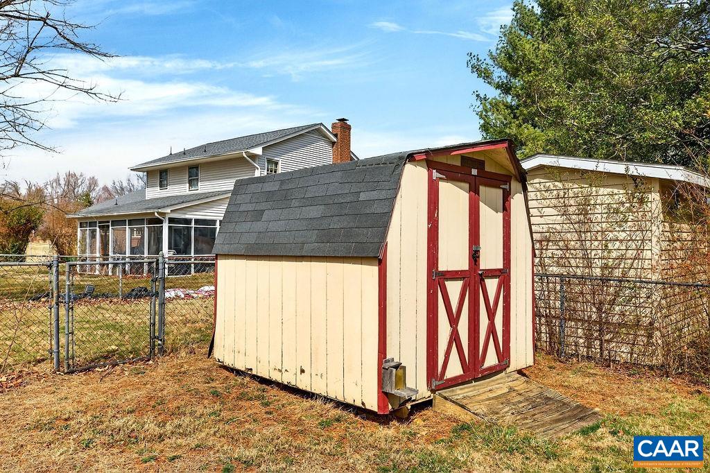 205 STONEWALL DR
