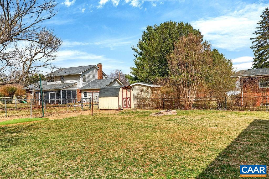 205 STONEWALL DR