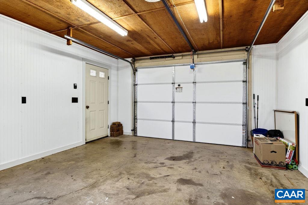205 STONEWALL DR