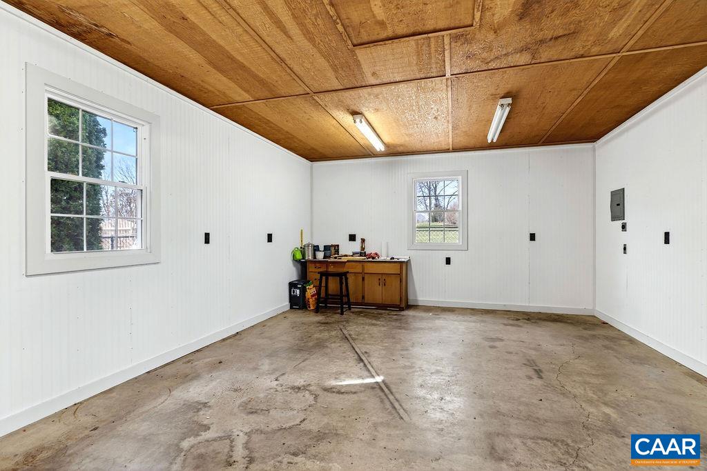 205 STONEWALL DR