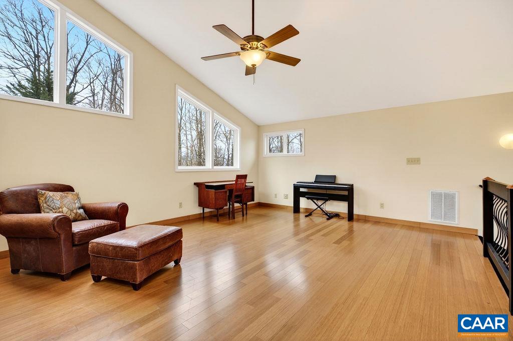 62 SUMMIT CT
