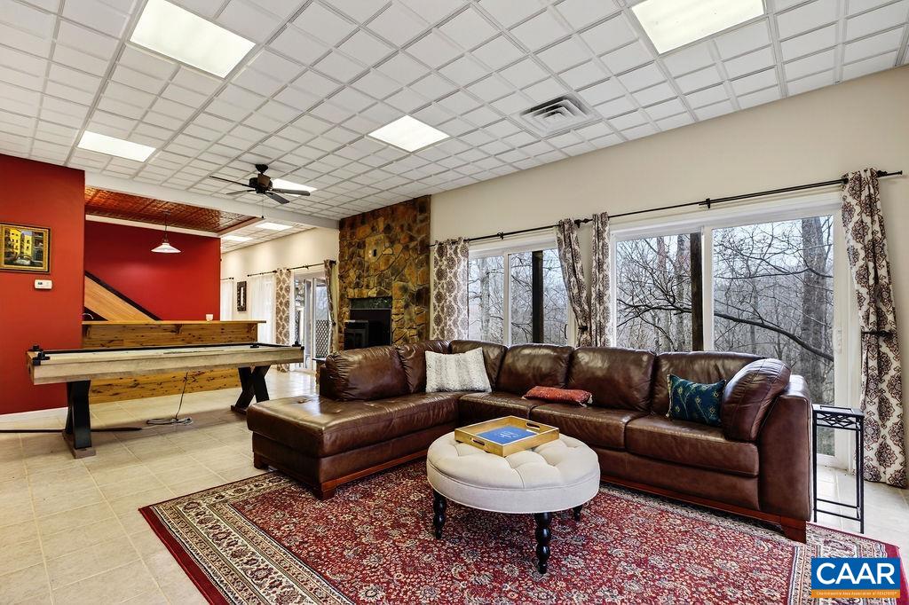 62 SUMMIT CT