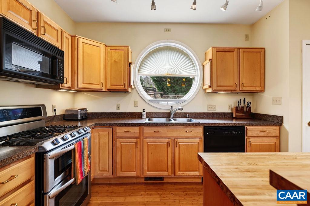 62 SUMMIT CT