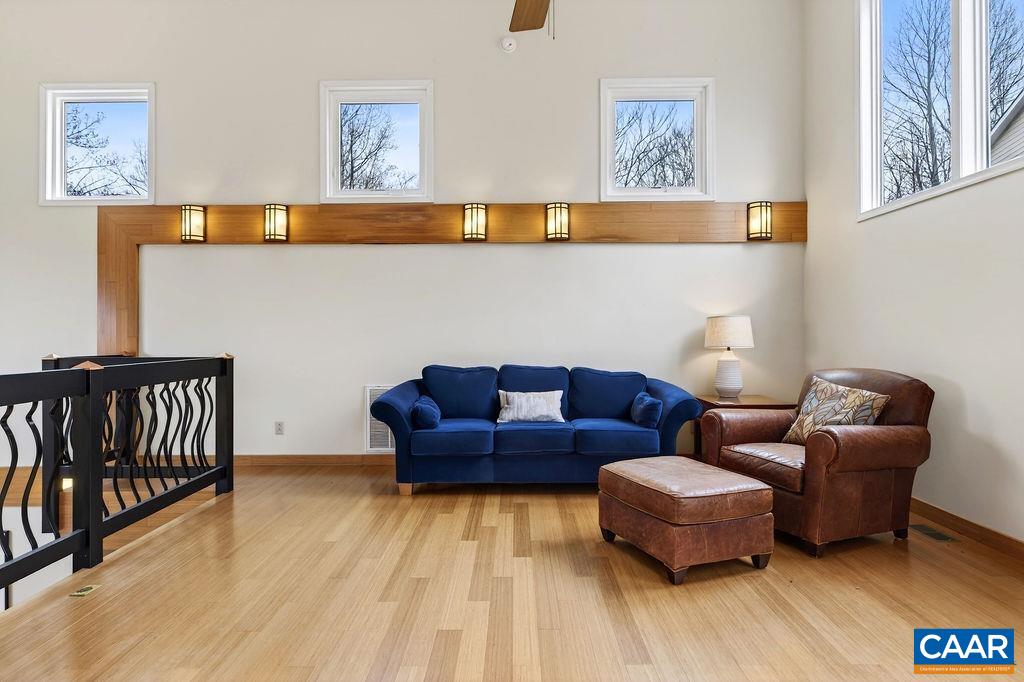 62 SUMMIT CT