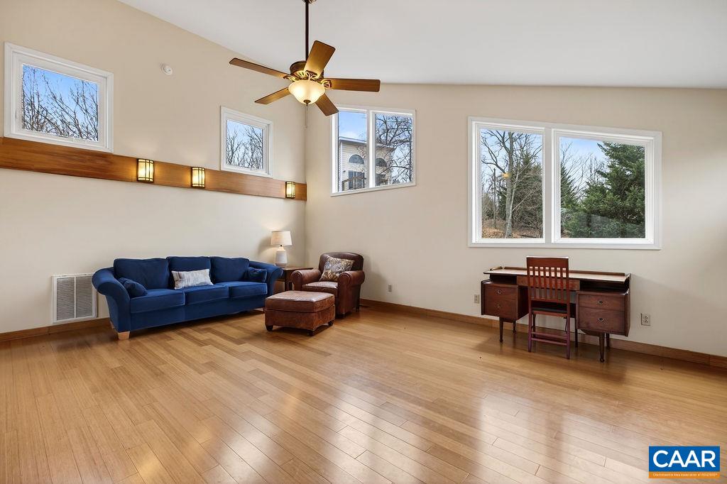 62 SUMMIT CT