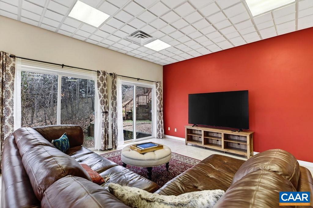 62 SUMMIT CT