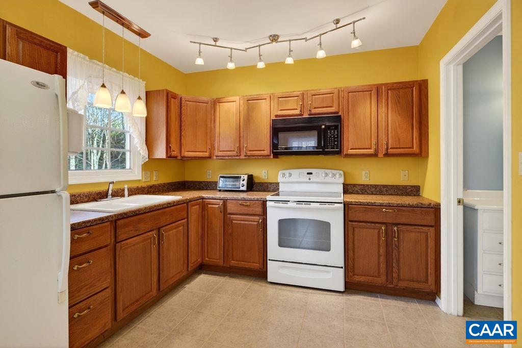 62 SUMMIT CT