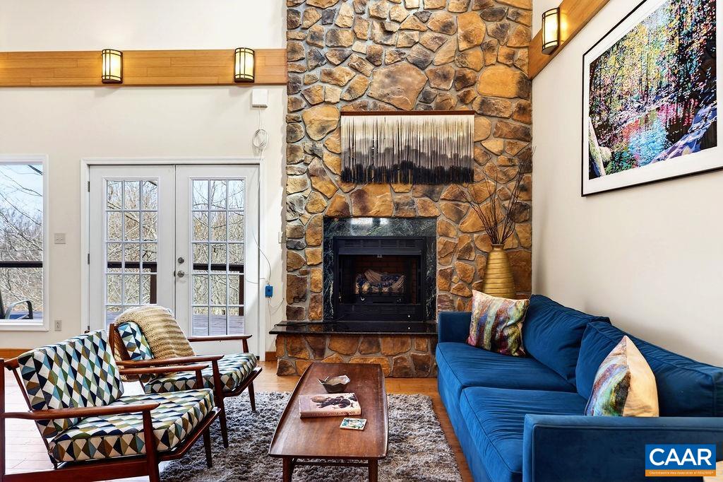 62 SUMMIT CT