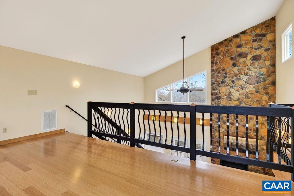 62 SUMMIT CT