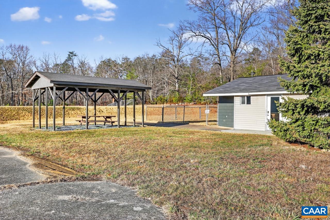 443 MEADOW VIEW LN