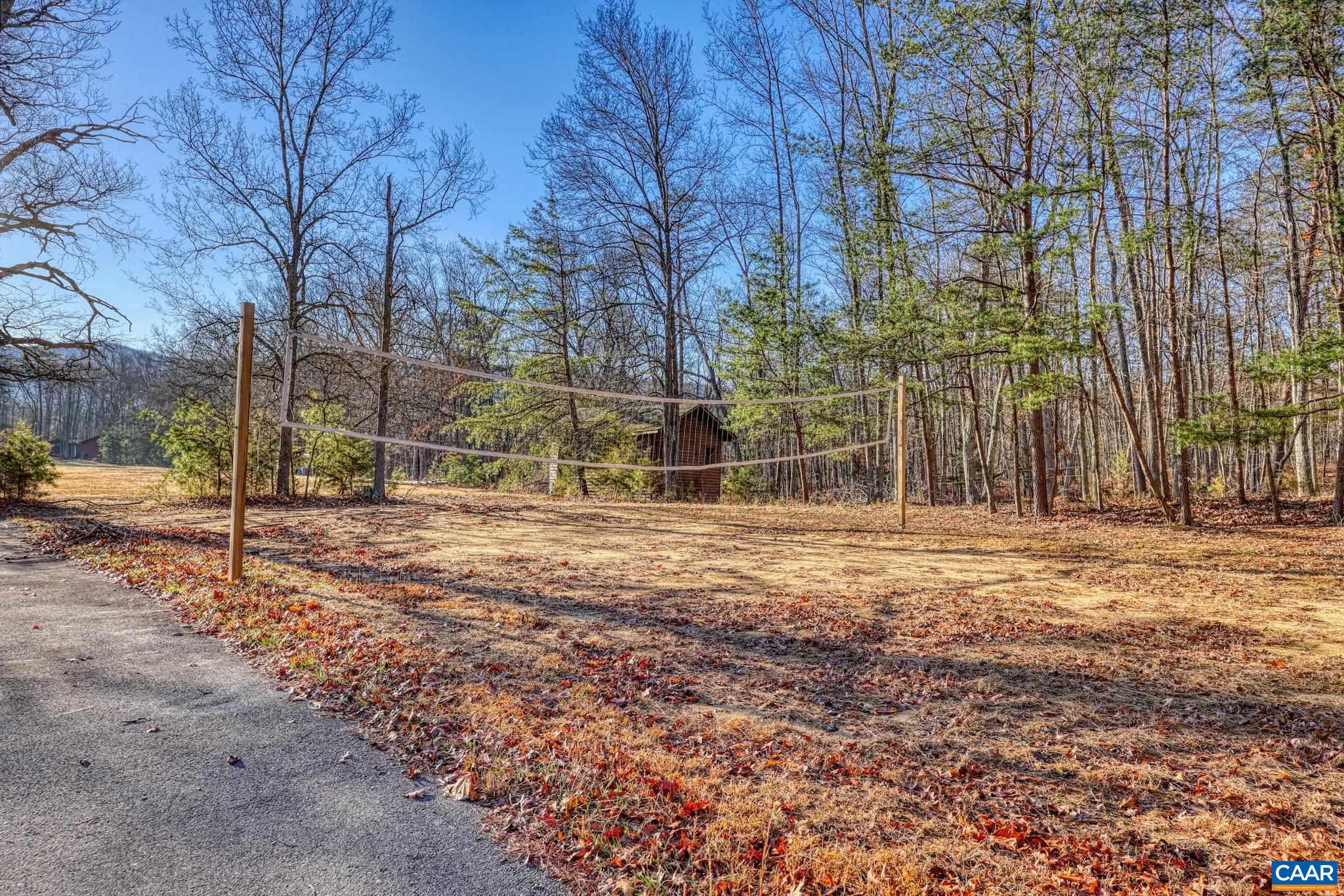 443 MEADOW VIEW LN
