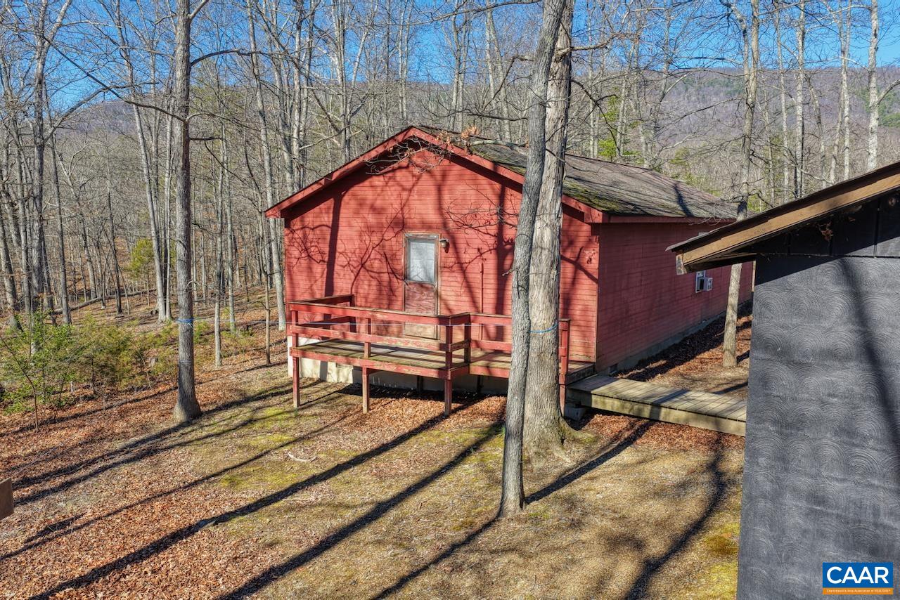 443 MEADOW VIEW LN
