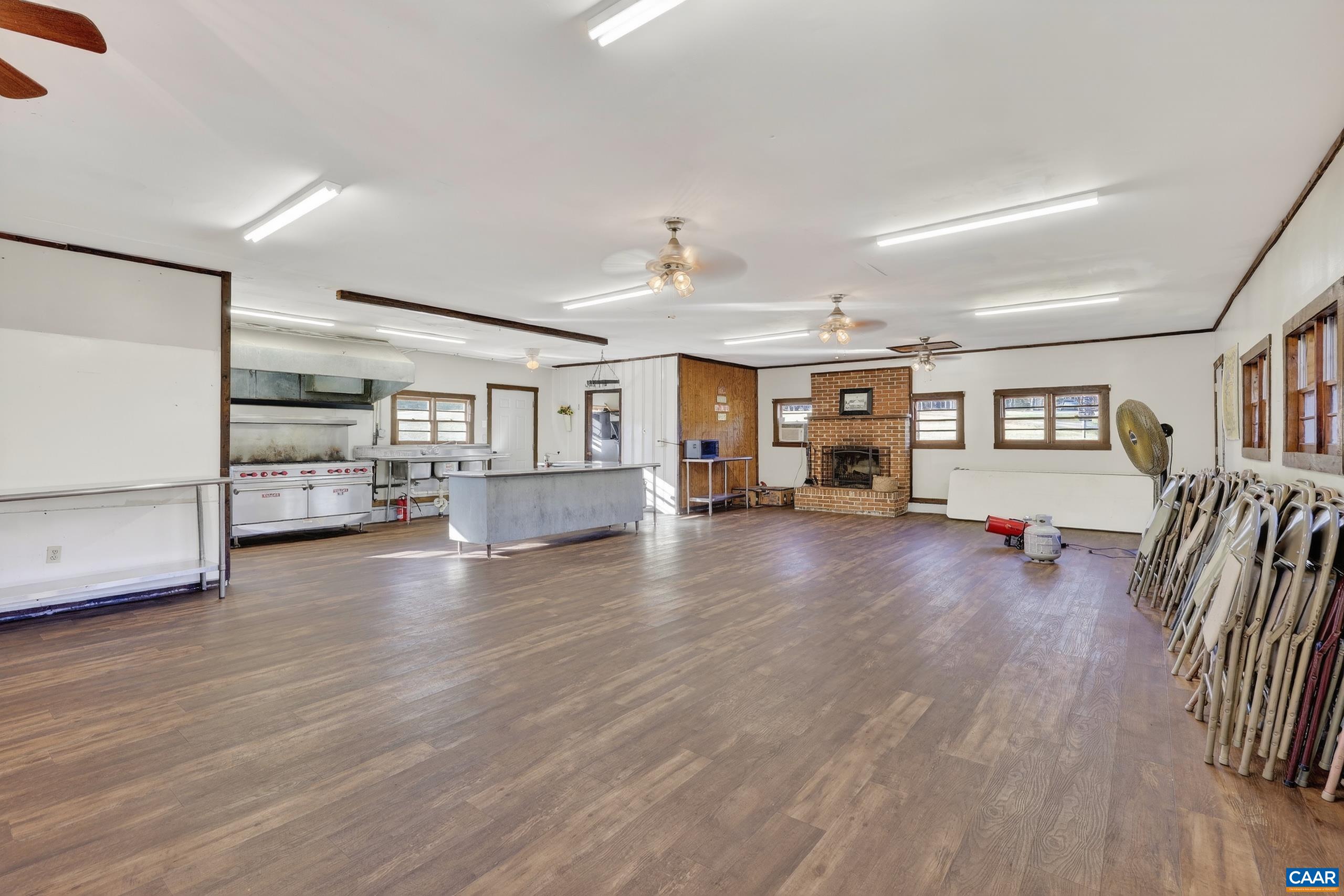 443 MEADOW VIEW LN