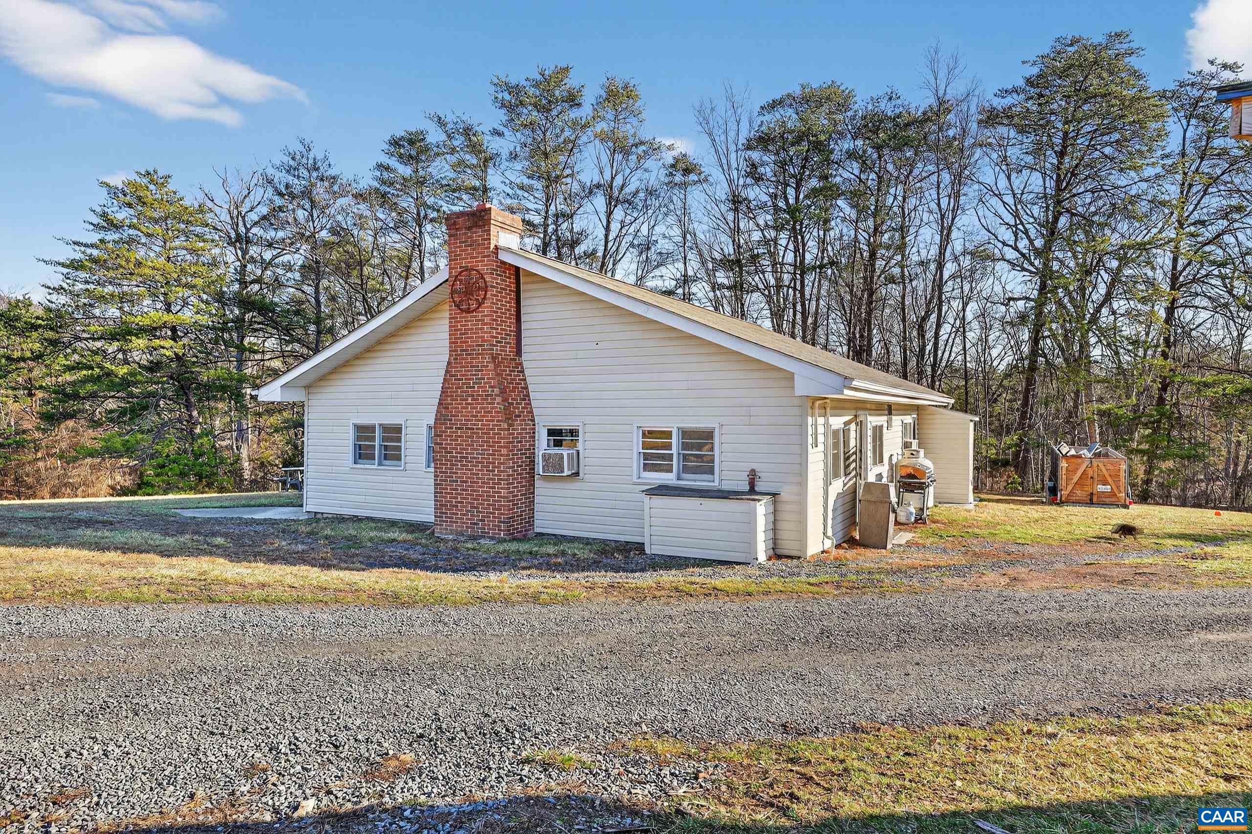 443 MEADOW VIEW LN