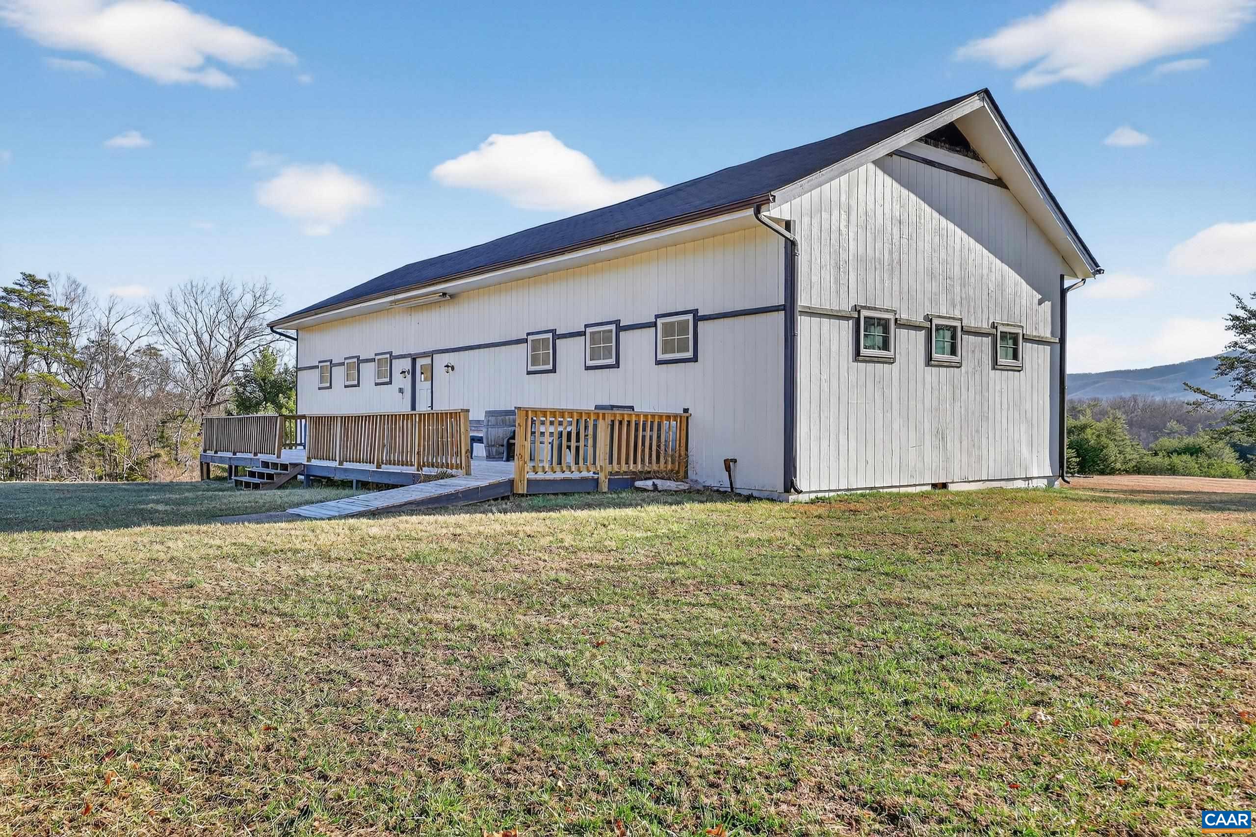 443 MEADOW VIEW LN