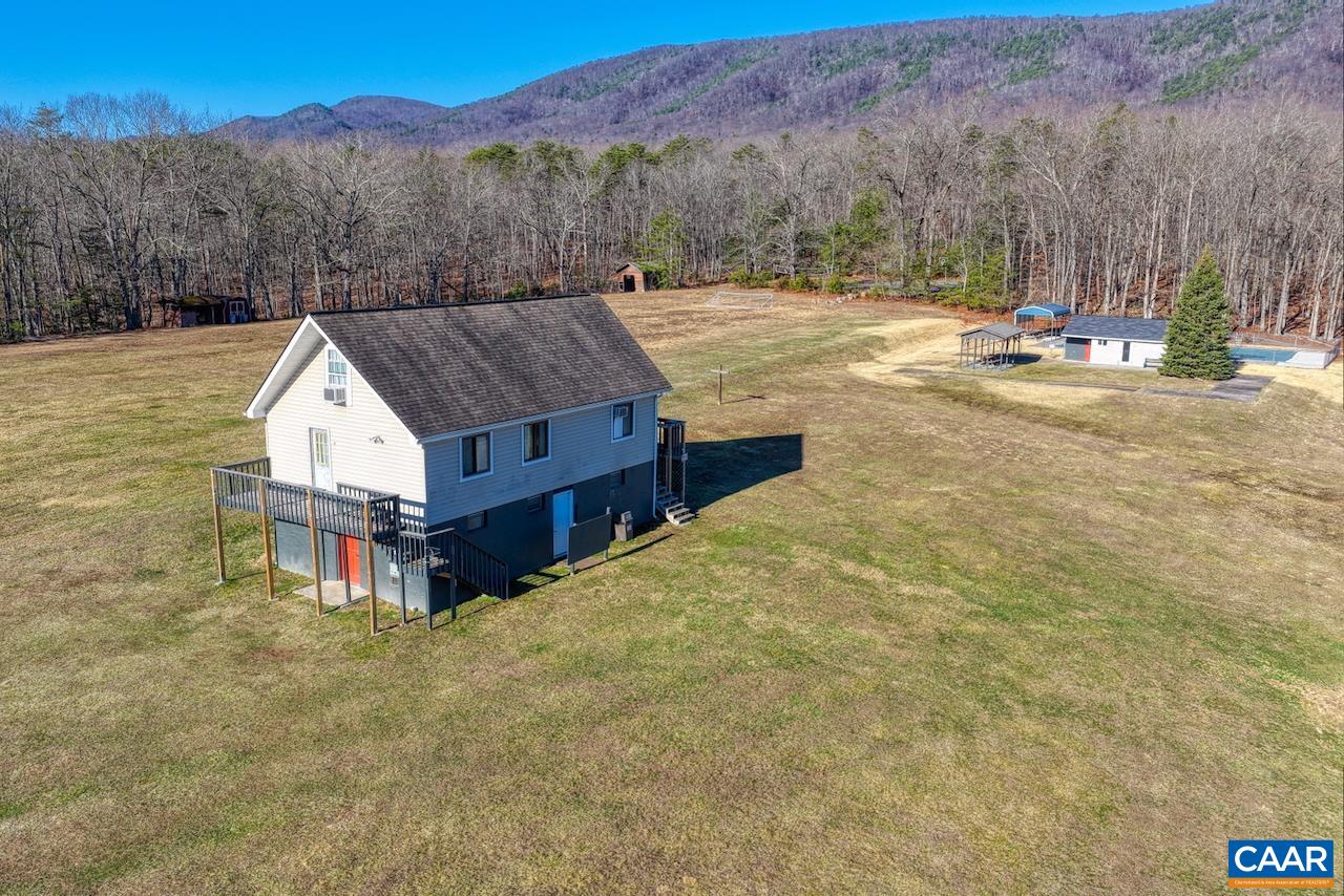 443 MEADOW VIEW LN