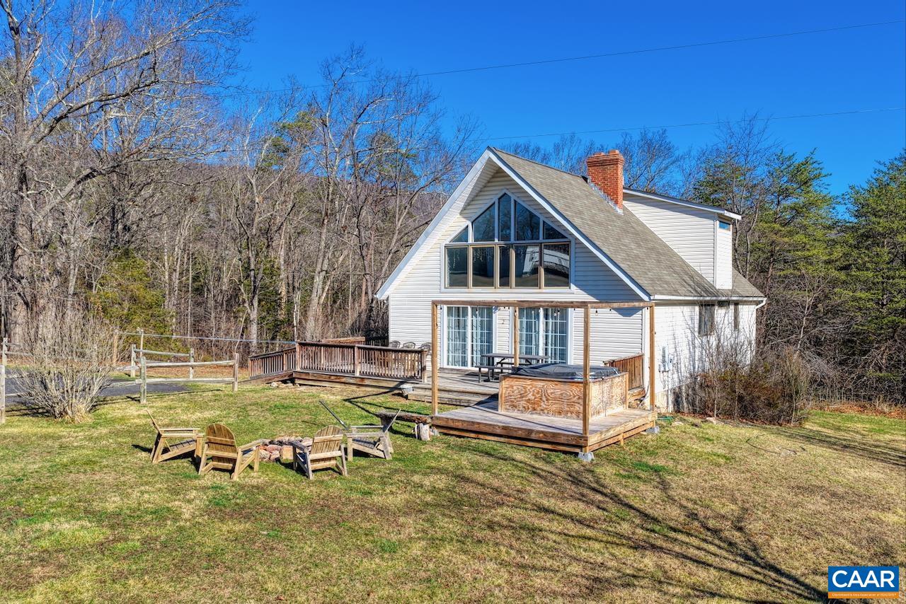 443 MEADOW VIEW LN