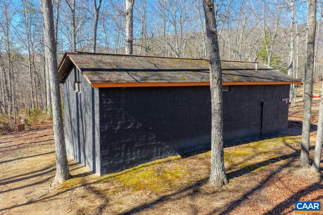 443 MEADOW VIEW LN