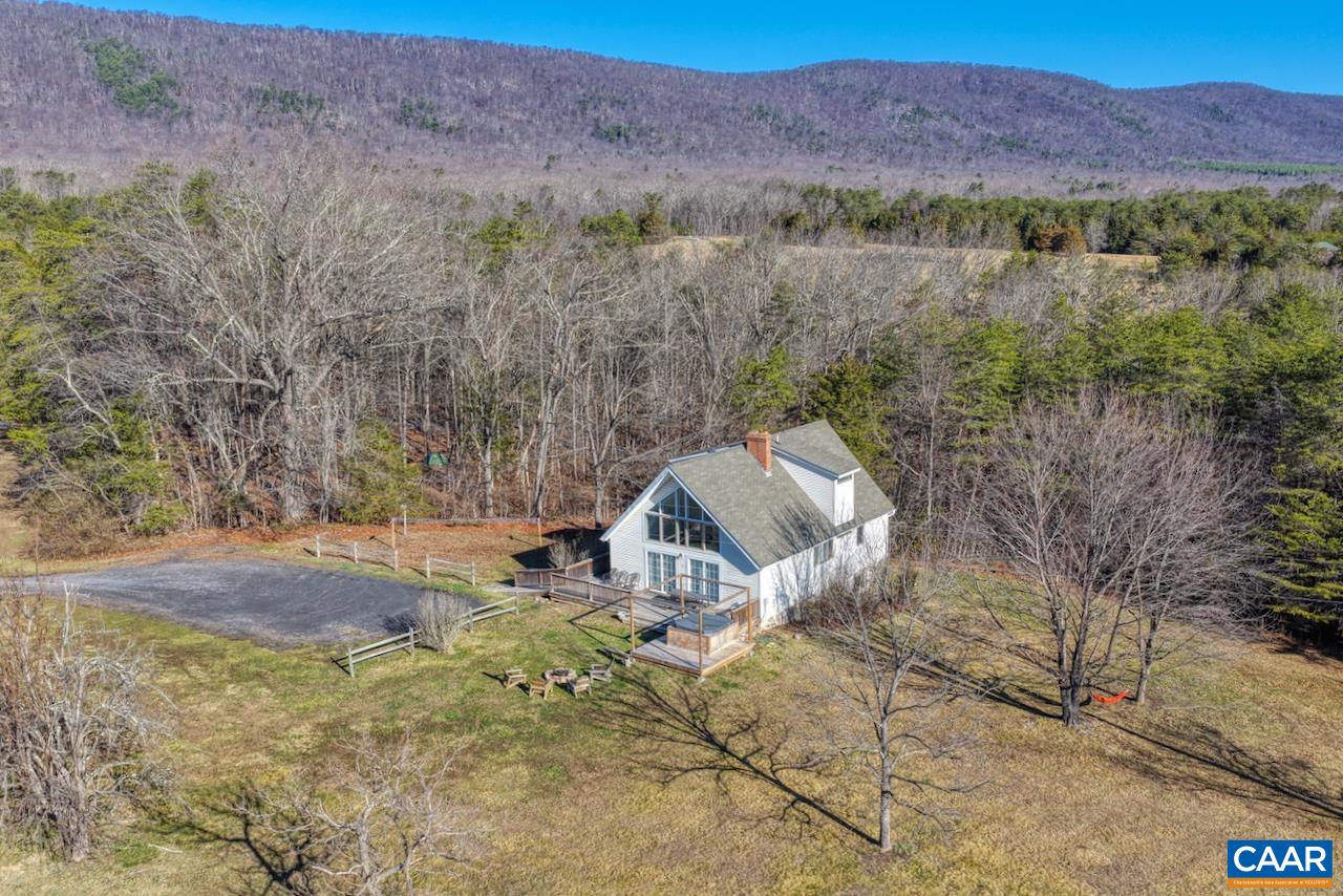 443 MEADOW VIEW LN