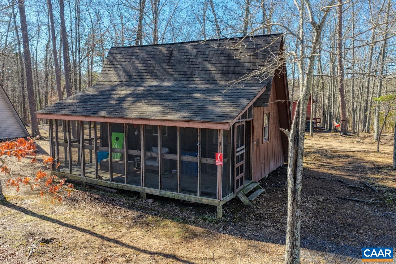 443 MEADOW VIEW LN