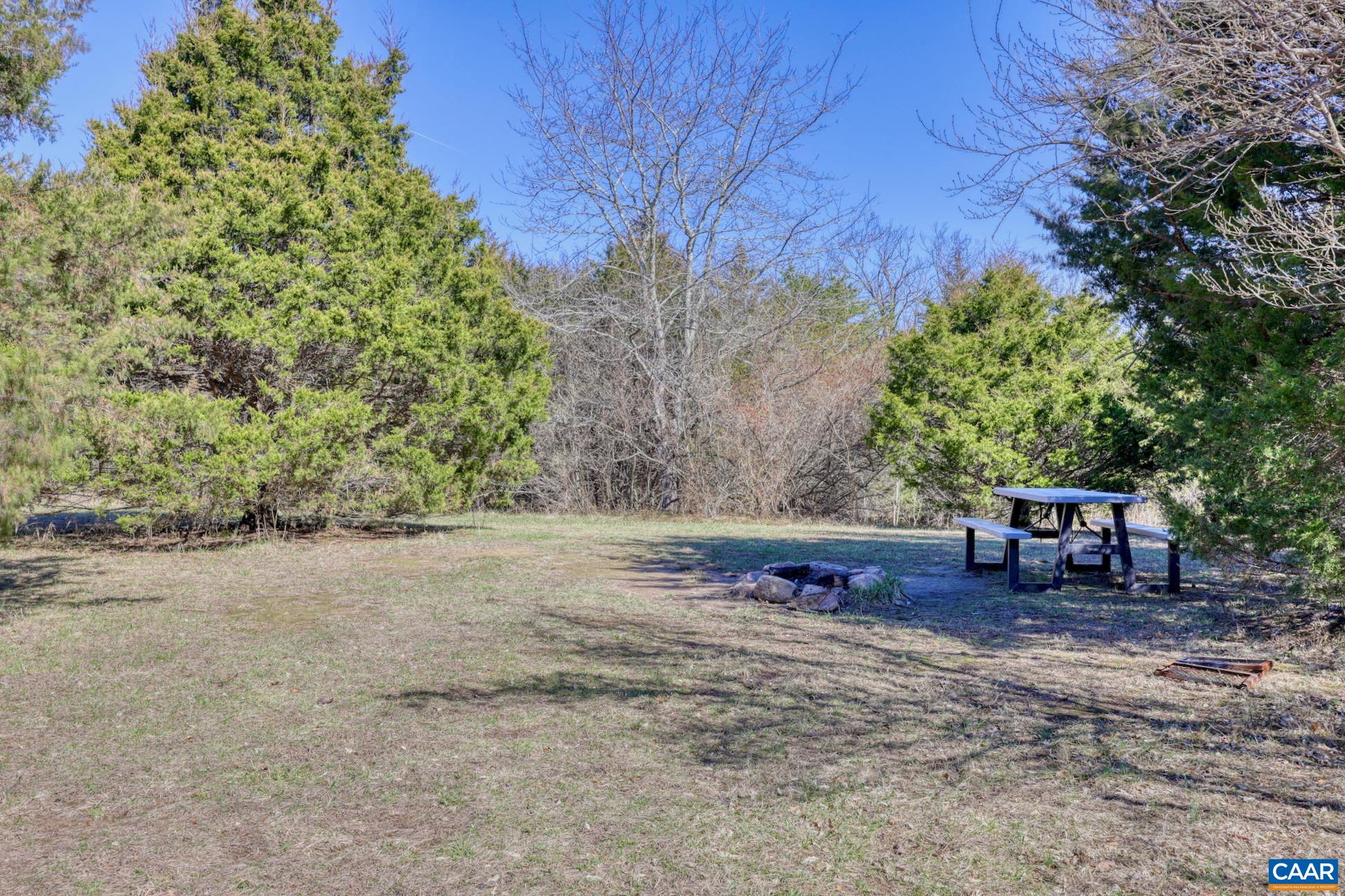 443 MEADOW VIEW LN