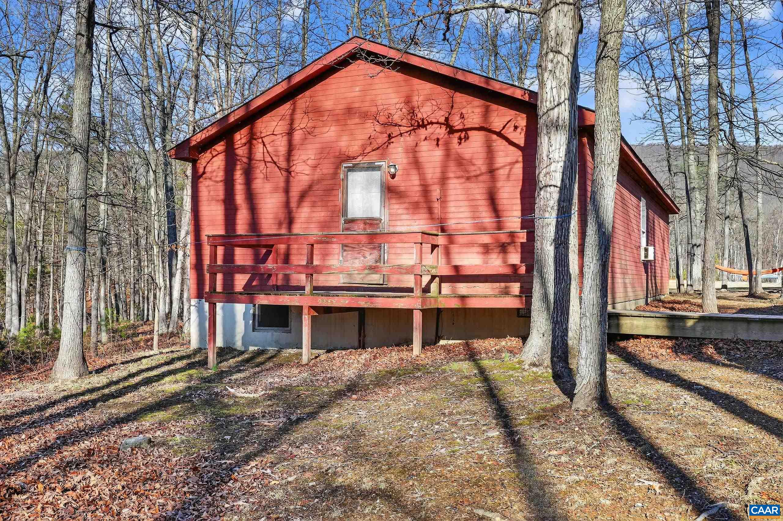 443 MEADOW VIEW LN