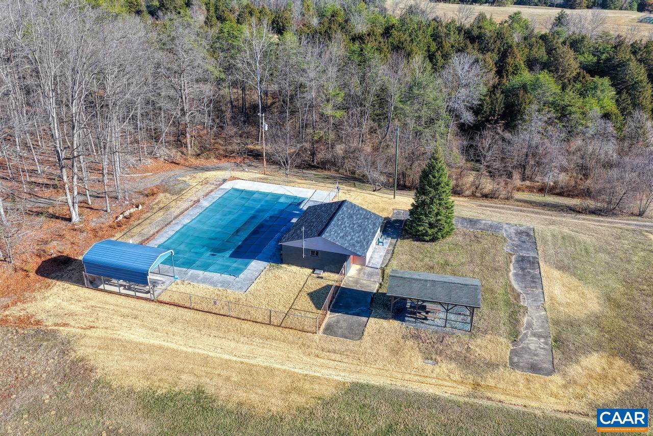 443 MEADOW VIEW LN