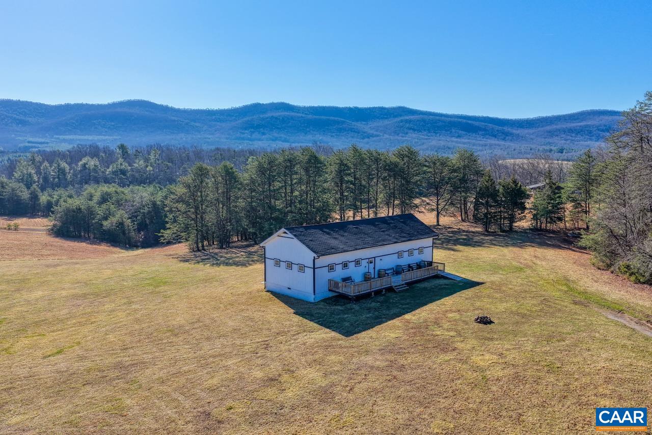 443 MEADOW VIEW LN