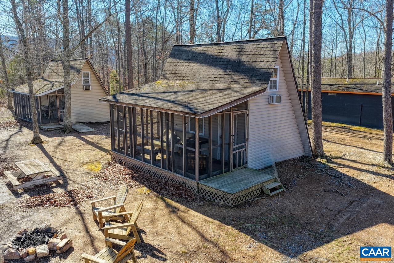 443 MEADOW VIEW LN