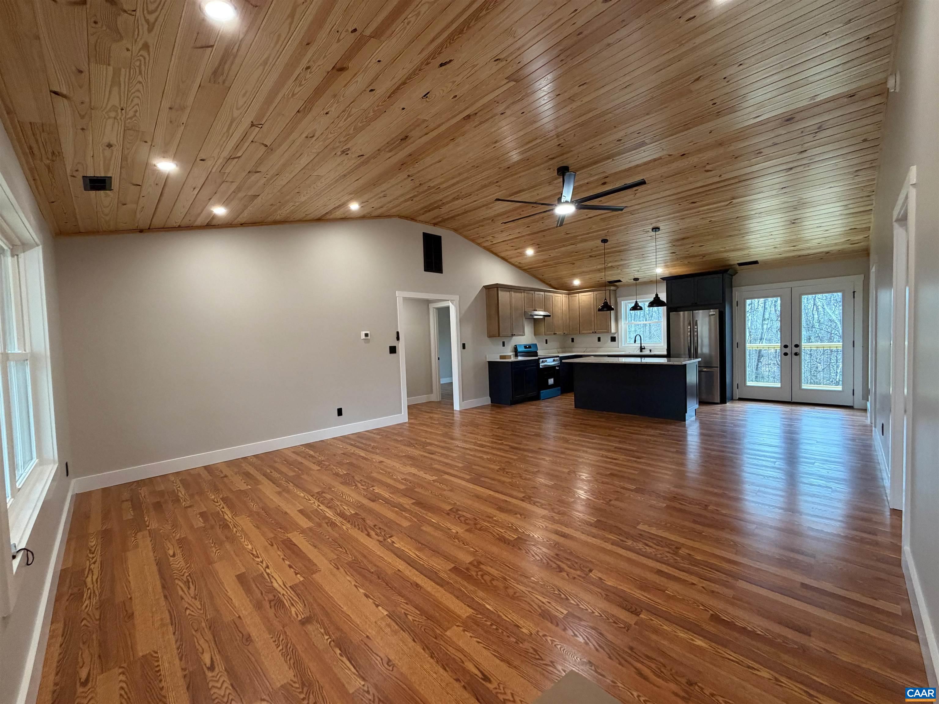 487 MONTREAL LN