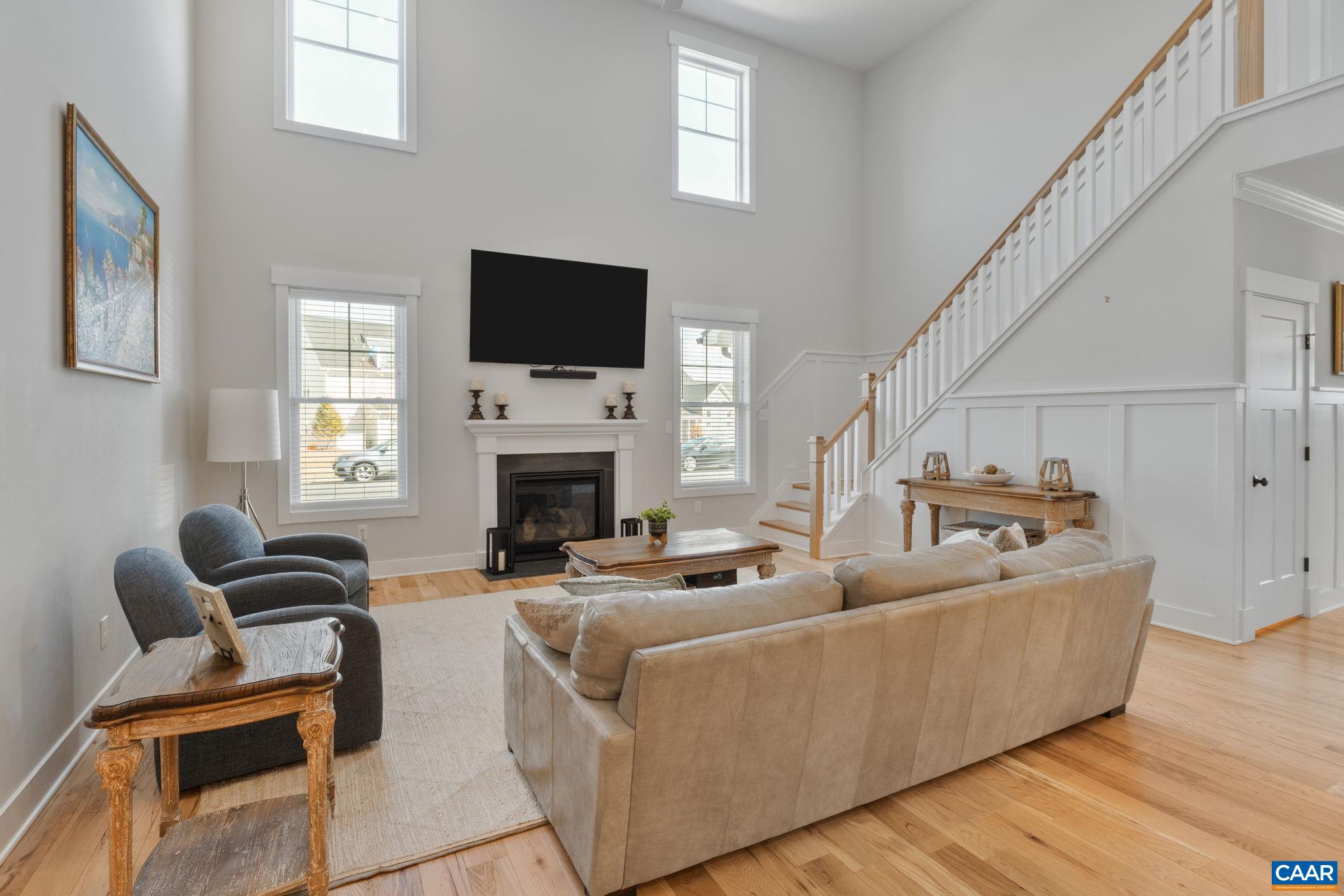 2206 FOWLER CIR