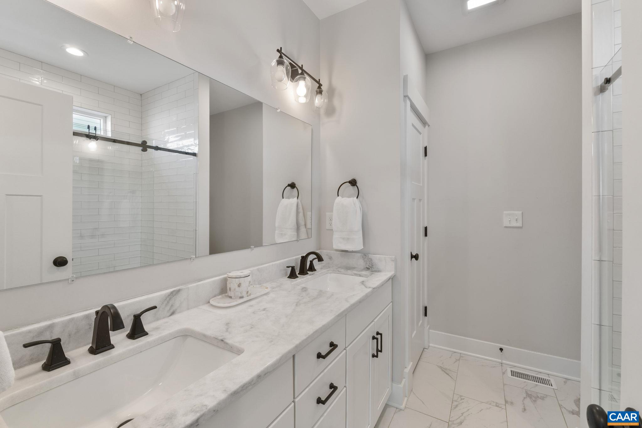 2206 FOWLER CIR
