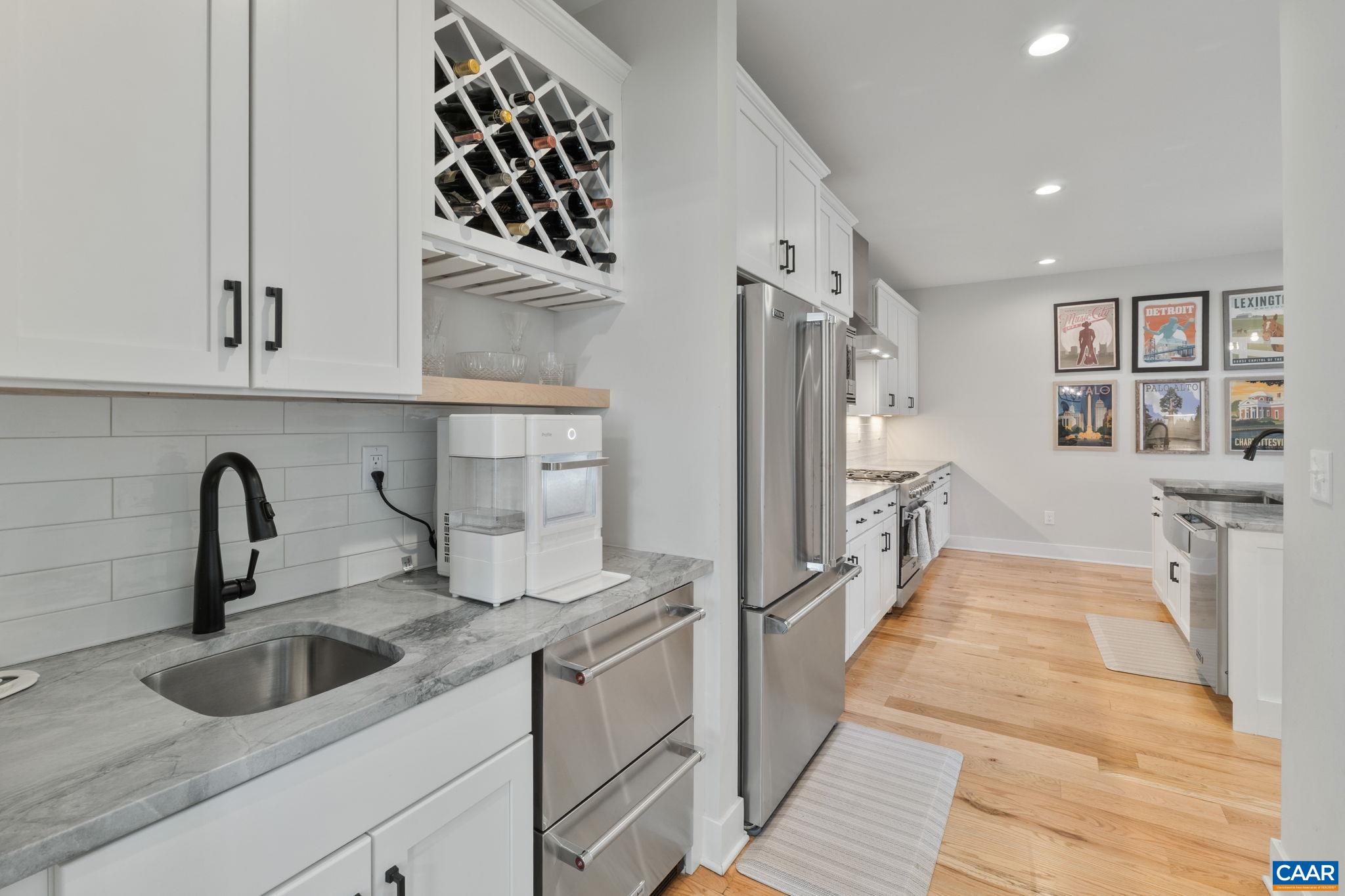 2206 FOWLER CIR