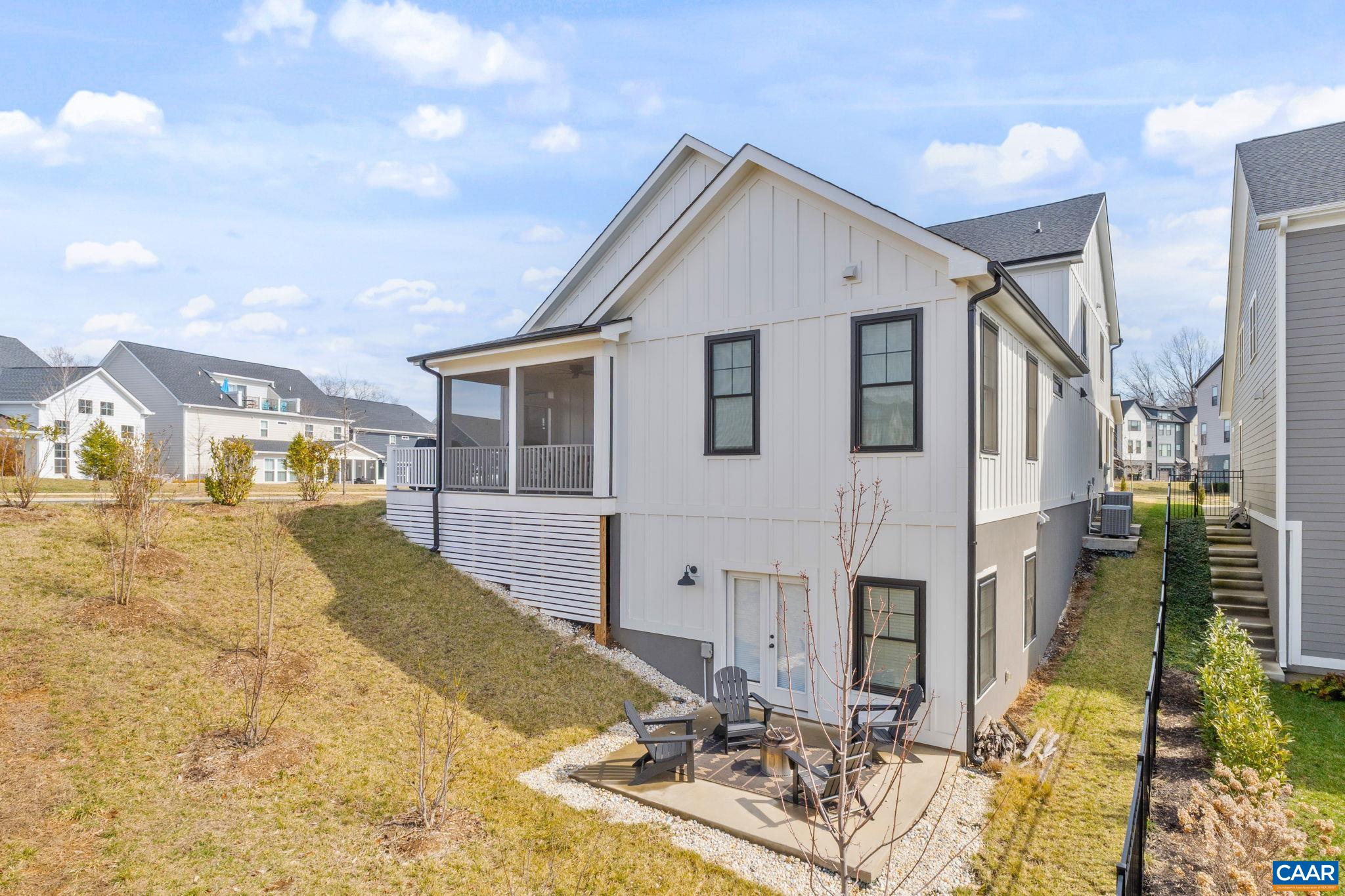 2206 FOWLER CIR