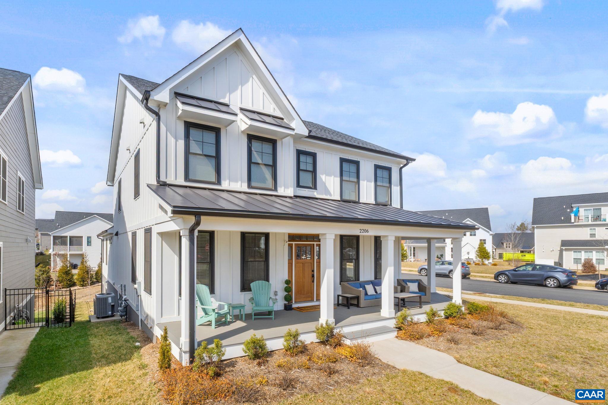 2206 FOWLER CIR