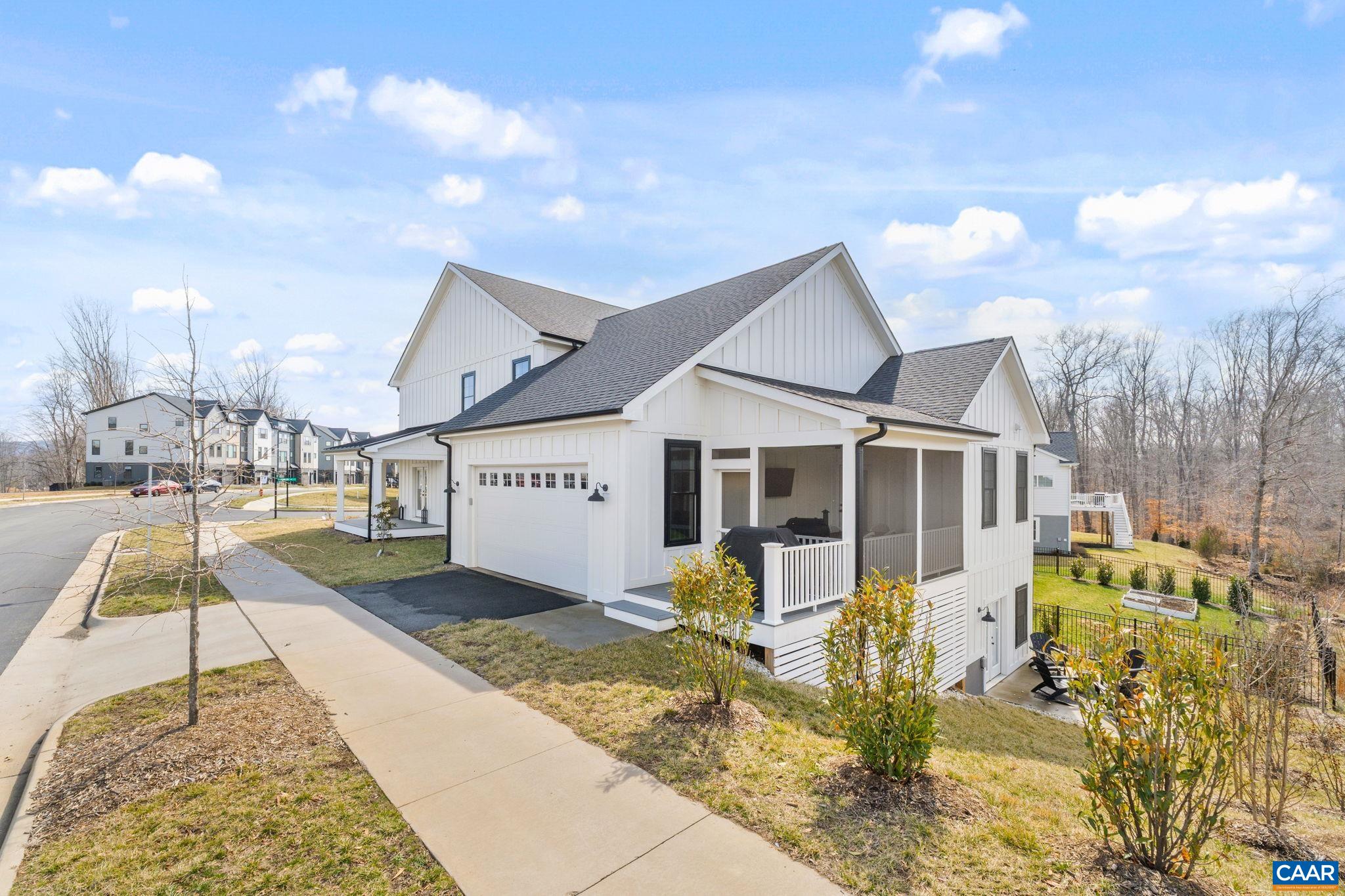 2206 FOWLER CIR