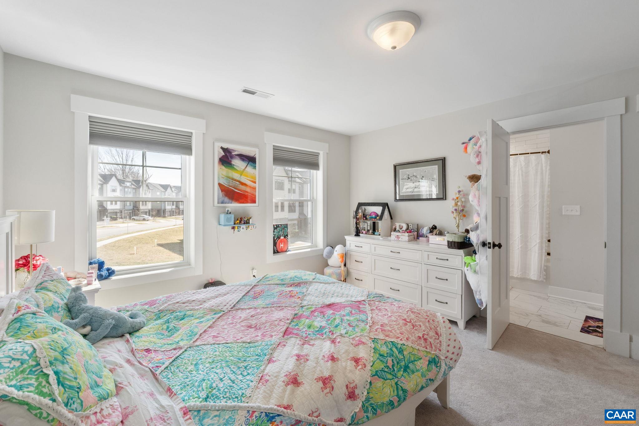 2206 FOWLER CIR