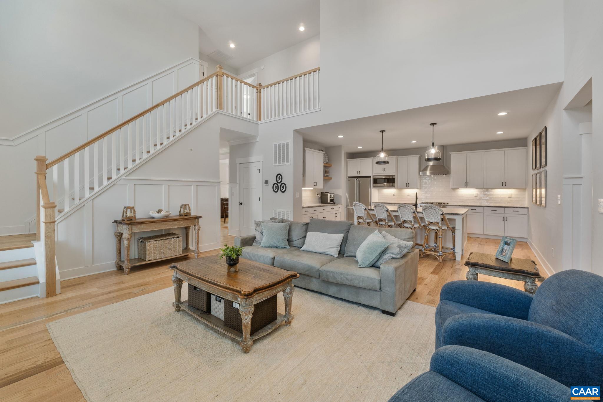 2206 FOWLER CIR