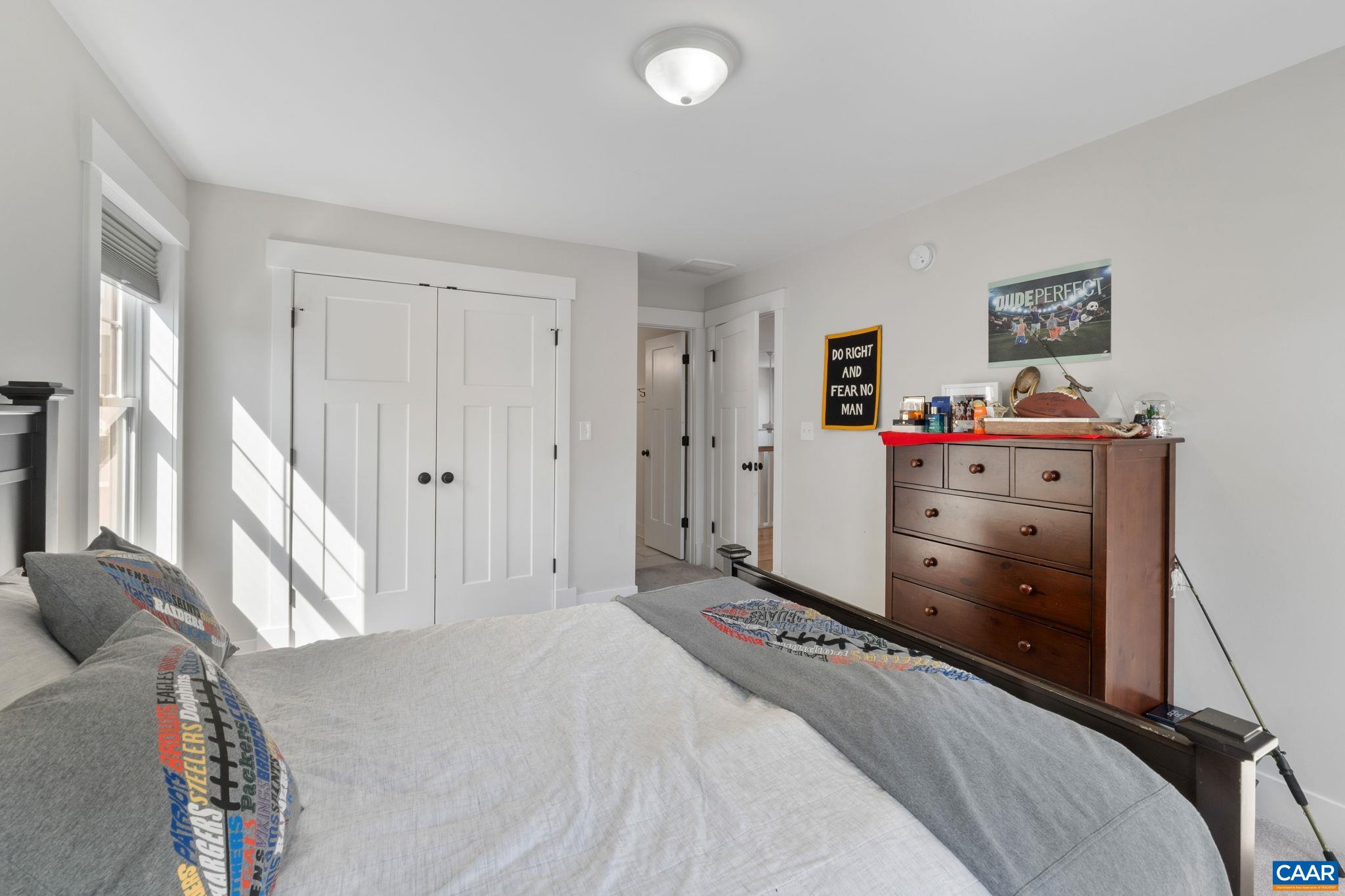 2206 FOWLER CIR