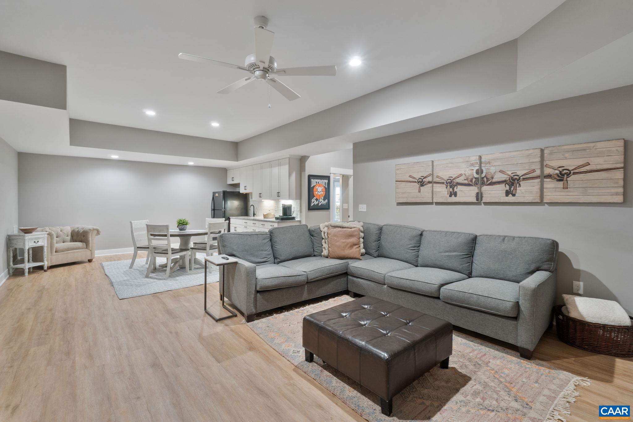 2206 FOWLER CIR